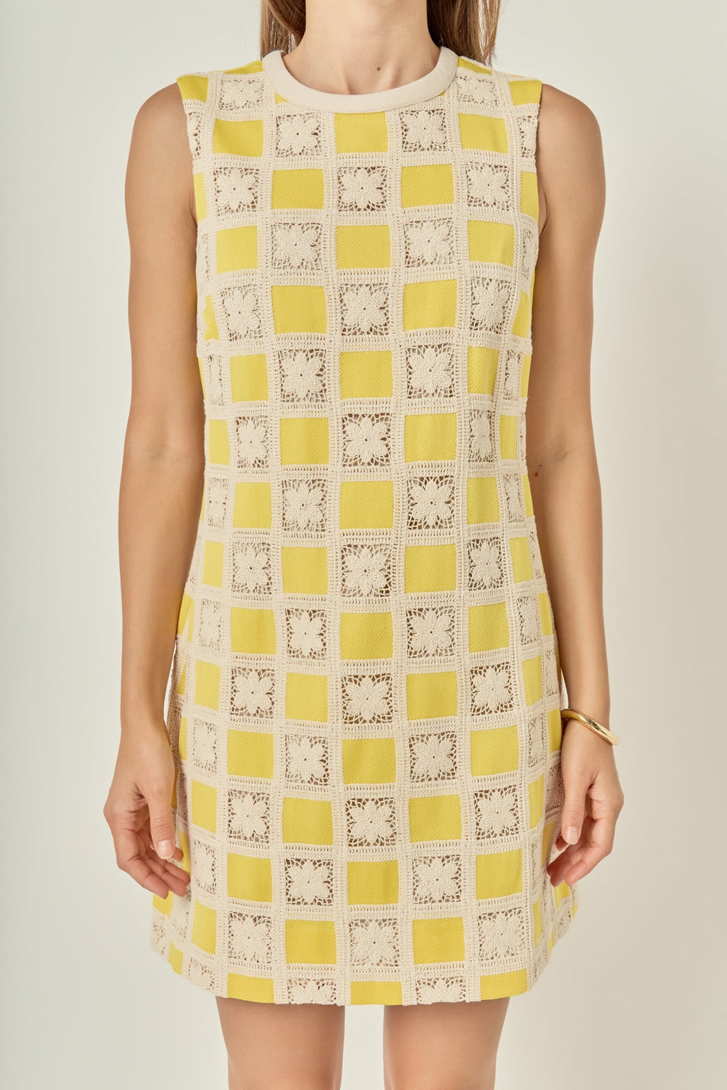 Ärmelloses Mini-Kleid aus Baumwolle mit Blumen-Häkel-Patchwork und Rundhalsausschnitt