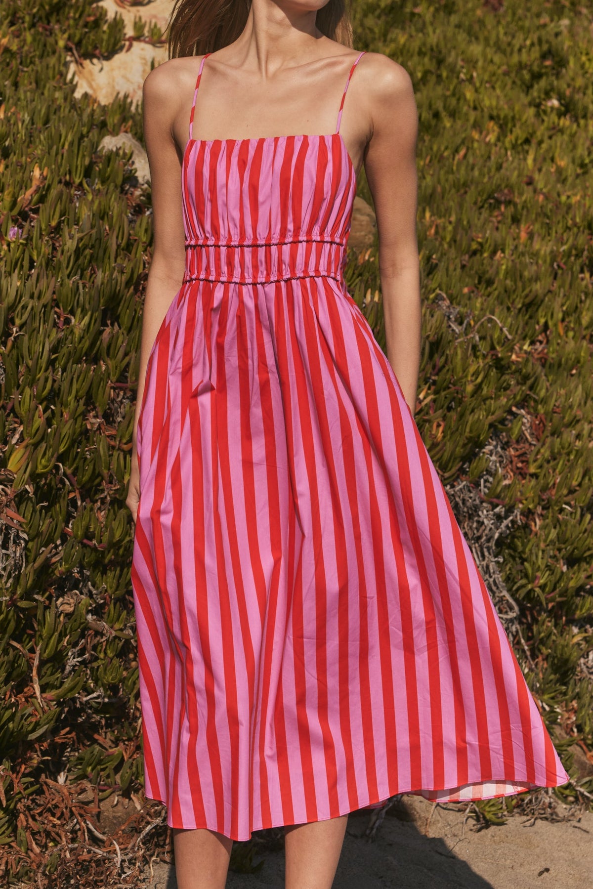 Maxikleid aus Popeline mit Multicolor-Streifen, gesmokter Taille und Empire-Schnitt