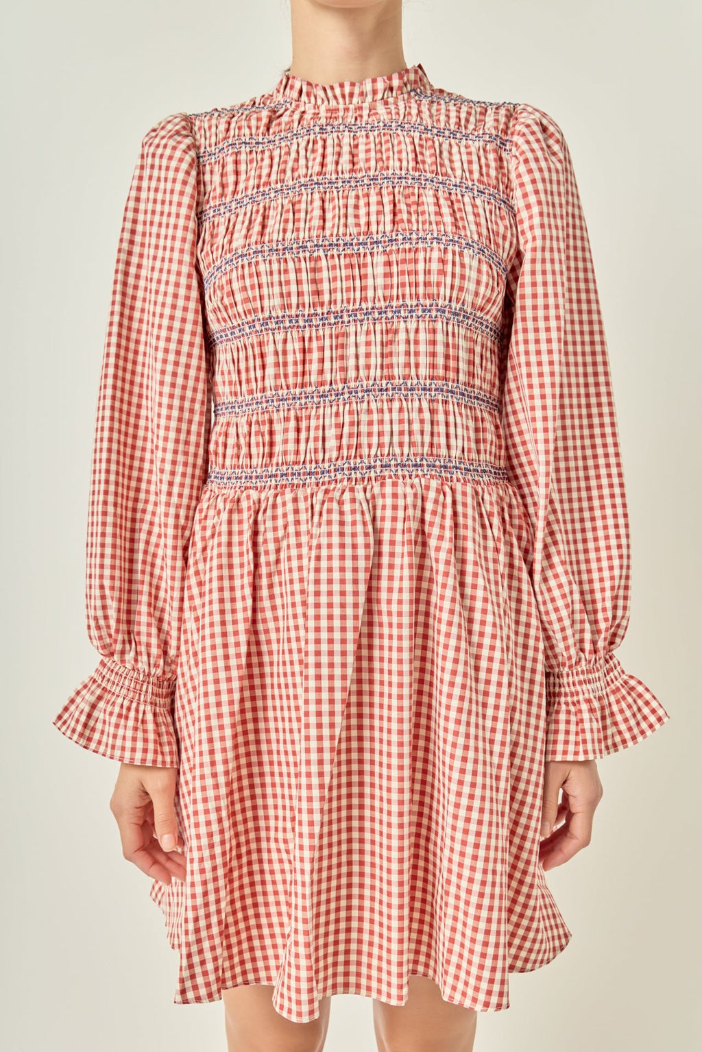 Gingham Minikleid mit Smok-Stickerei, Puffärmeln und Rüschensaum
