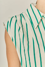 Ärmelloses Mini-Kleid mit Smaragdgrünem Streifen, Falten an den Schultern und Kragen