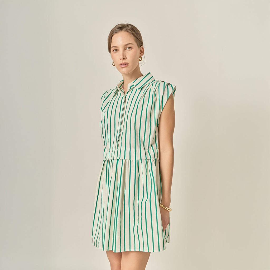 Ärmelloses Mini-Kleid mit Smaragdgrünem Streifen, Falten an den Schultern und Kragen