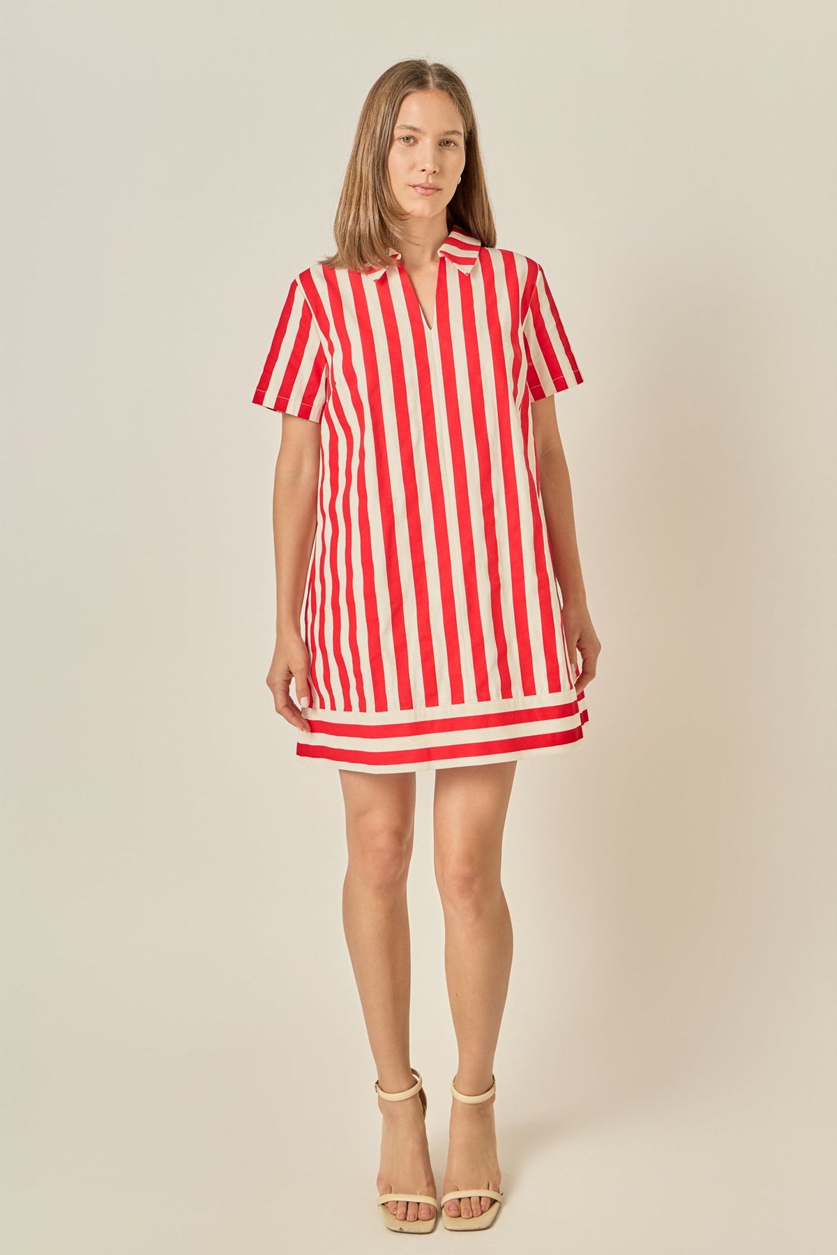 Vertikal gestreiftes, kragenloses V-Ausschnitt Kurzarm-Minikleid aus Baumwolle mit lässiger Passform