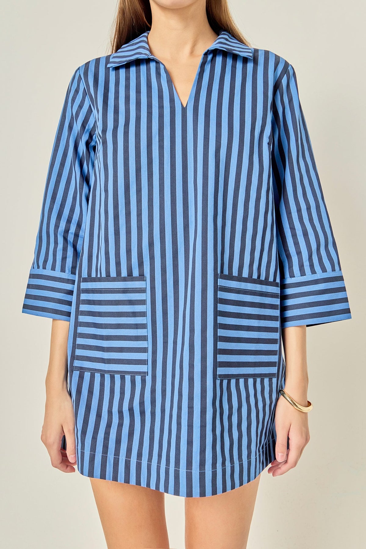 Maritimer gestreifter Kaftan mit Kragen, A-Linien-Schnitt und Dreiviertelärmeln als Minikleid