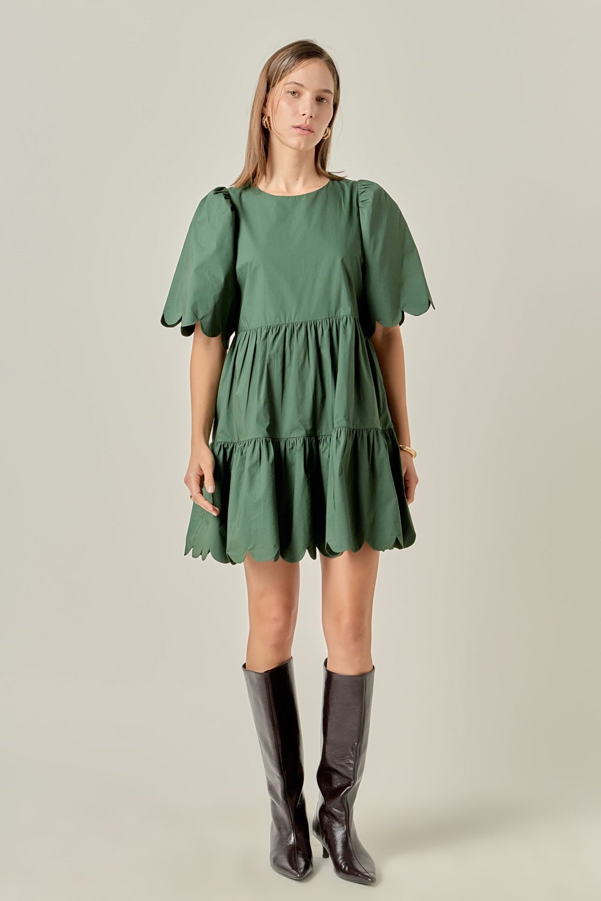 Mini-Kleid mit Stufenrüschensaum und Wellenkante