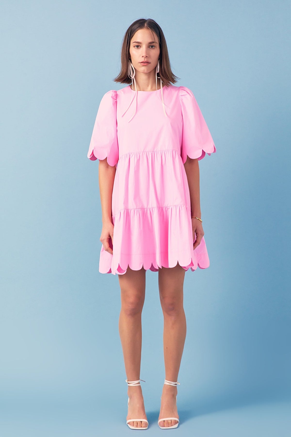 Mini-Kleid mit Stufenrüschensaum und Wellenkante