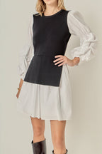 Mini-Kleid mit Mock Neck, plissierten Ärmeln und Materialmix aus Strick und Popeline