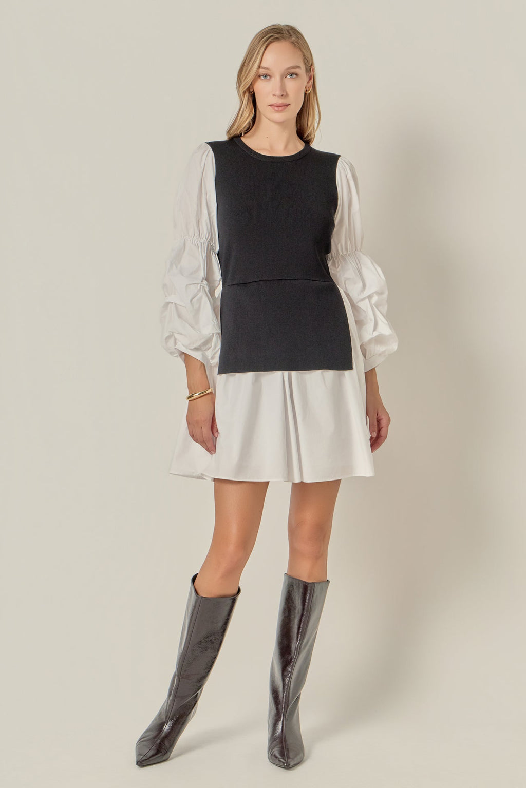 Mini-Kleid mit Mock Neck, plissierten Ärmeln und Materialmix aus Strick und Popeline