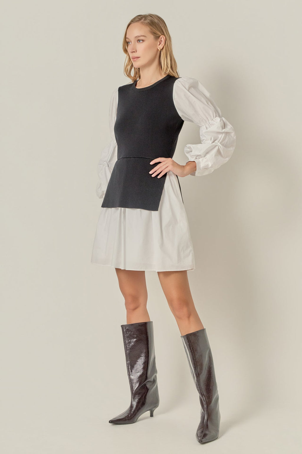 Mini-Kleid mit Mock Neck, plissierten Ärmeln und Materialmix aus Strick und Popeline