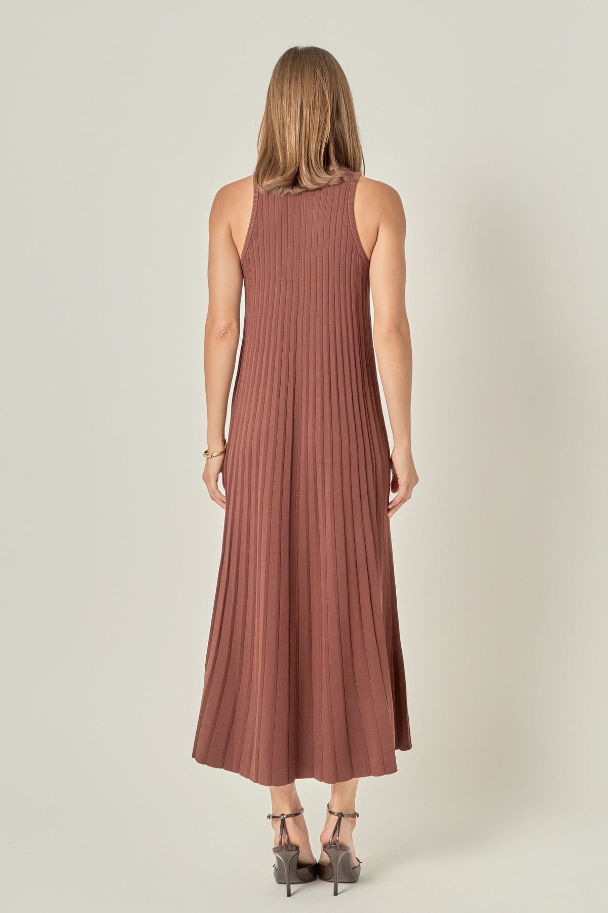 Ärmelloses Midikleid aus Strick mit Rundhalsausschnitt und Falten in A-Linie