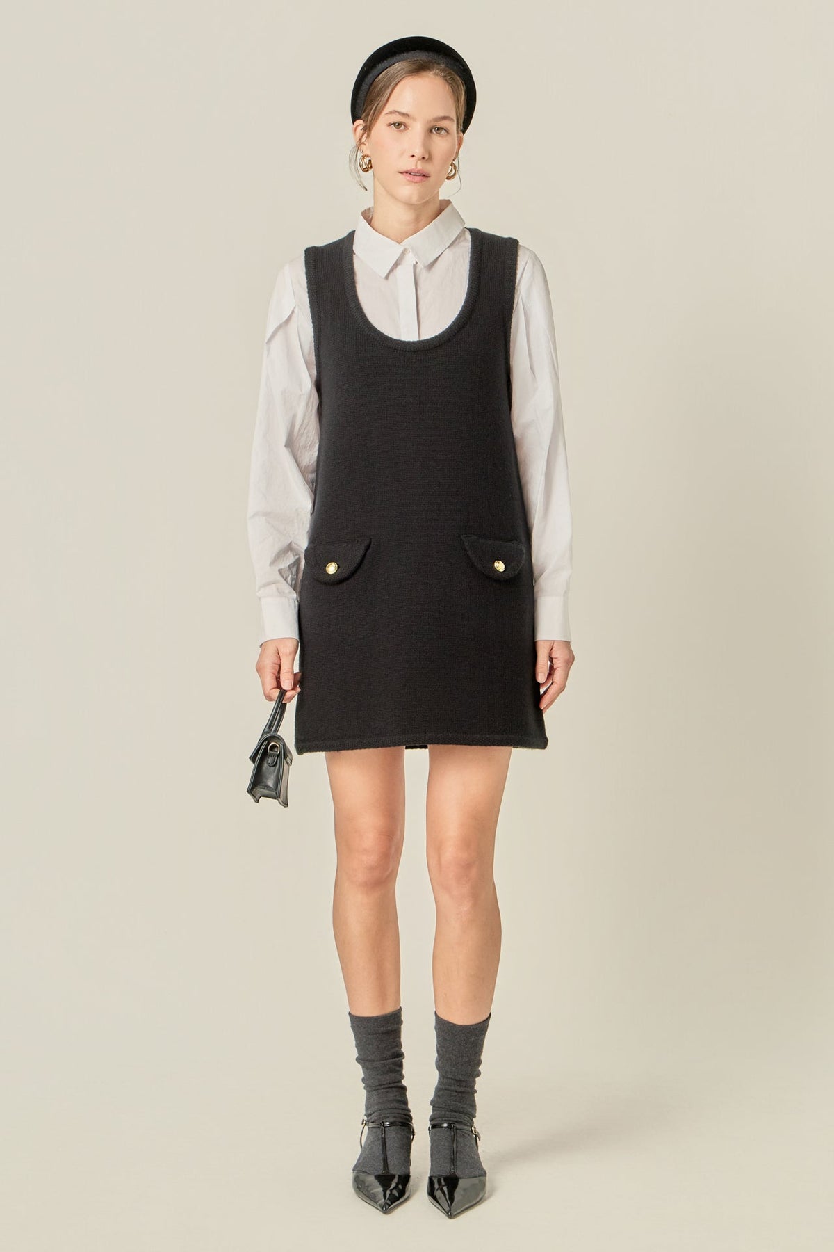 Scoop-Neck-Ärmelloses-Strick-Minikleid-Mit-Pattentaschen