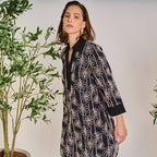 Blumenbesticktes V-Ausschnitt Glockenärmel Häkelborte Minikleid