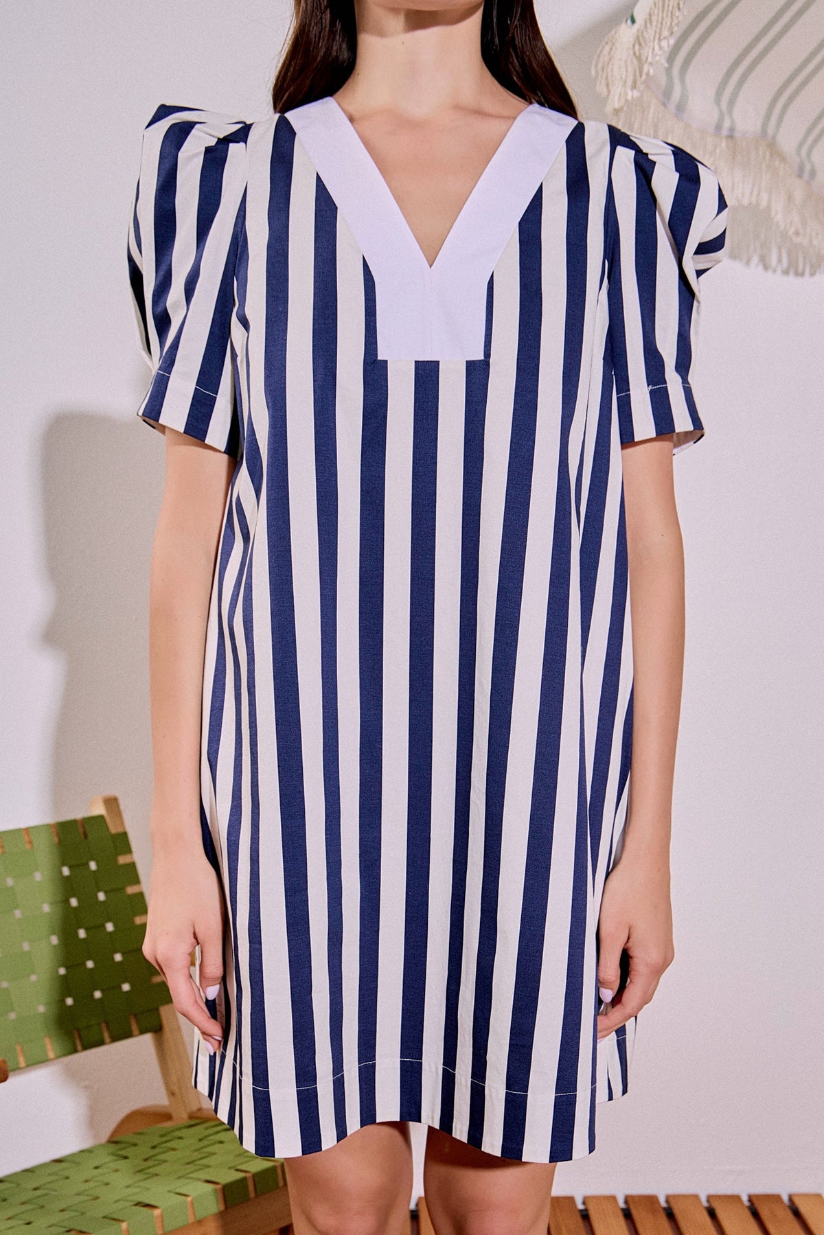V-Neck Contrast Puff Sleeve Relaxed Mini Dress