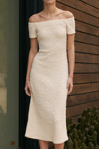 Ärmelloses Midikleid aus Bouclé-Strick mit Off-Shoulder und taillierter Passform