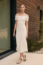 Ärmelloses Midikleid aus Bouclé-Strick mit Off-Shoulder und taillierter Passform