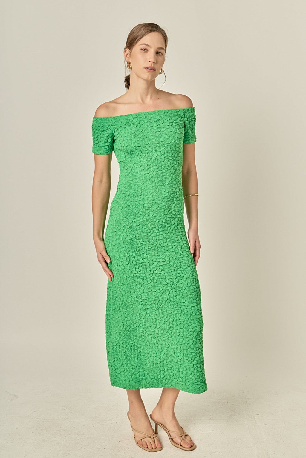 Ärmelloses Midikleid aus Bouclé-Strick mit Off-Shoulder und taillierter Passform