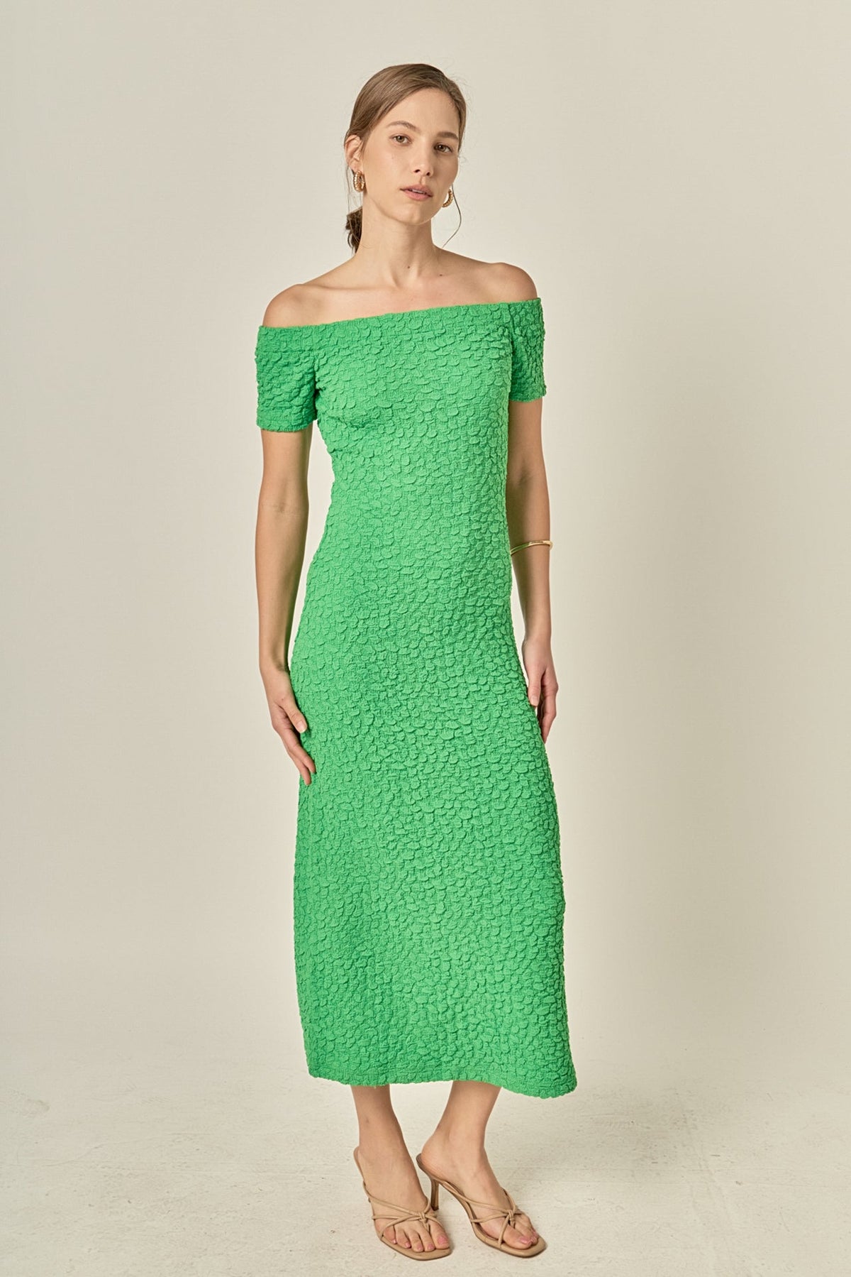 Ärmelloses Midikleid aus Bouclé-Strick mit Off-Shoulder und taillierter Passform