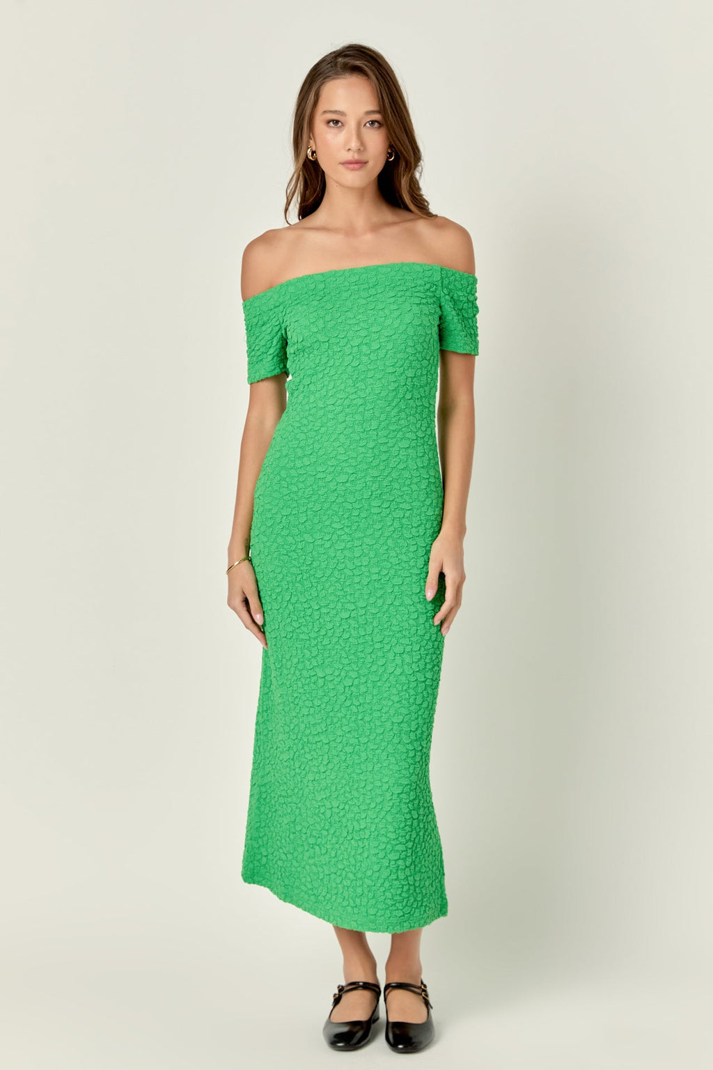 Ärmelloses Midikleid aus Bouclé-Strick mit Off-Shoulder und taillierter Passform