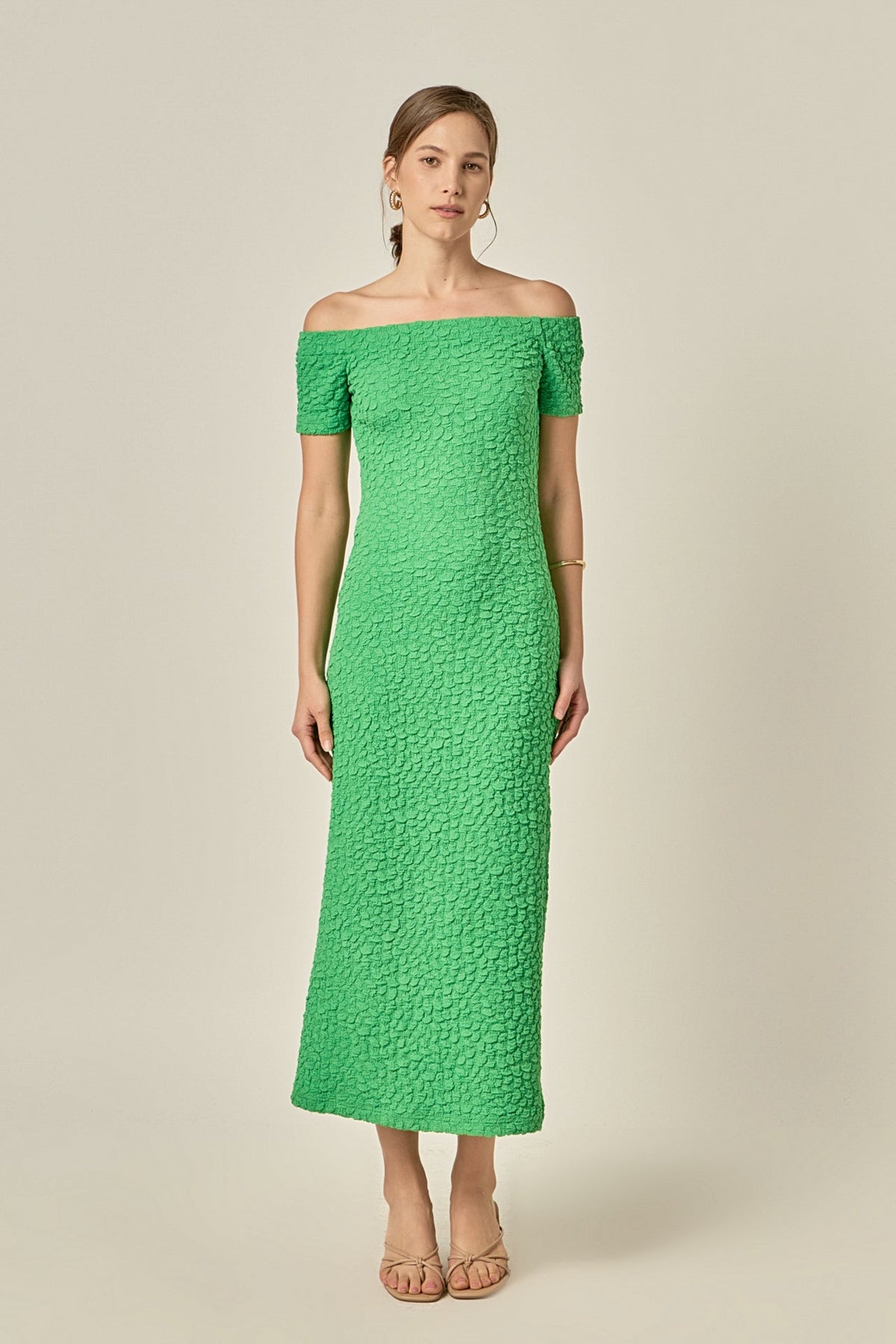 Ärmelloses Midikleid aus Bouclé-Strick mit Off-Shoulder und taillierter Passform