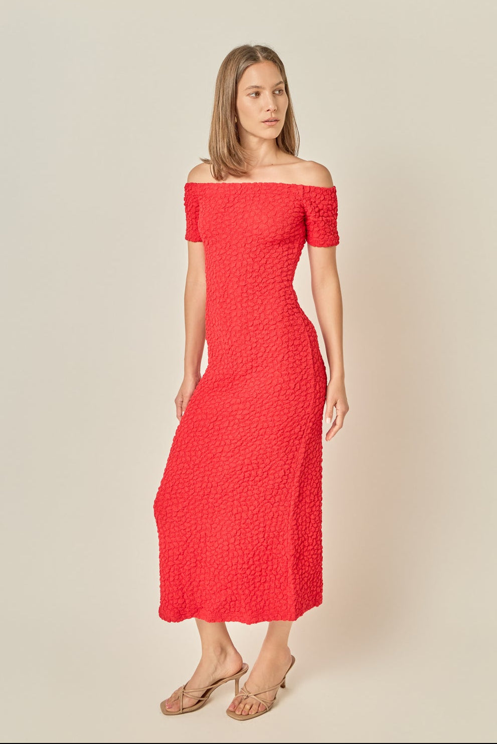 Ärmelloses Midikleid aus Bouclé-Strick mit Off-Shoulder und taillierter Passform