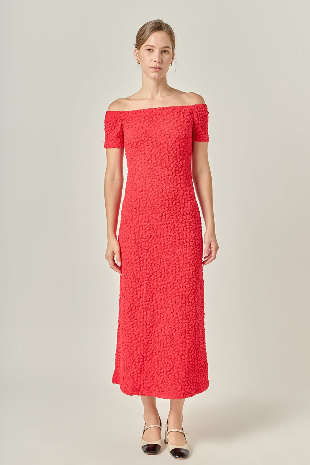Ärmelloses Midikleid aus Bouclé-Strick mit Off-Shoulder und taillierter Passform