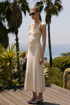 Ärmelloses Midi-Strickkleid aus Feinstrick mit Wellensaum